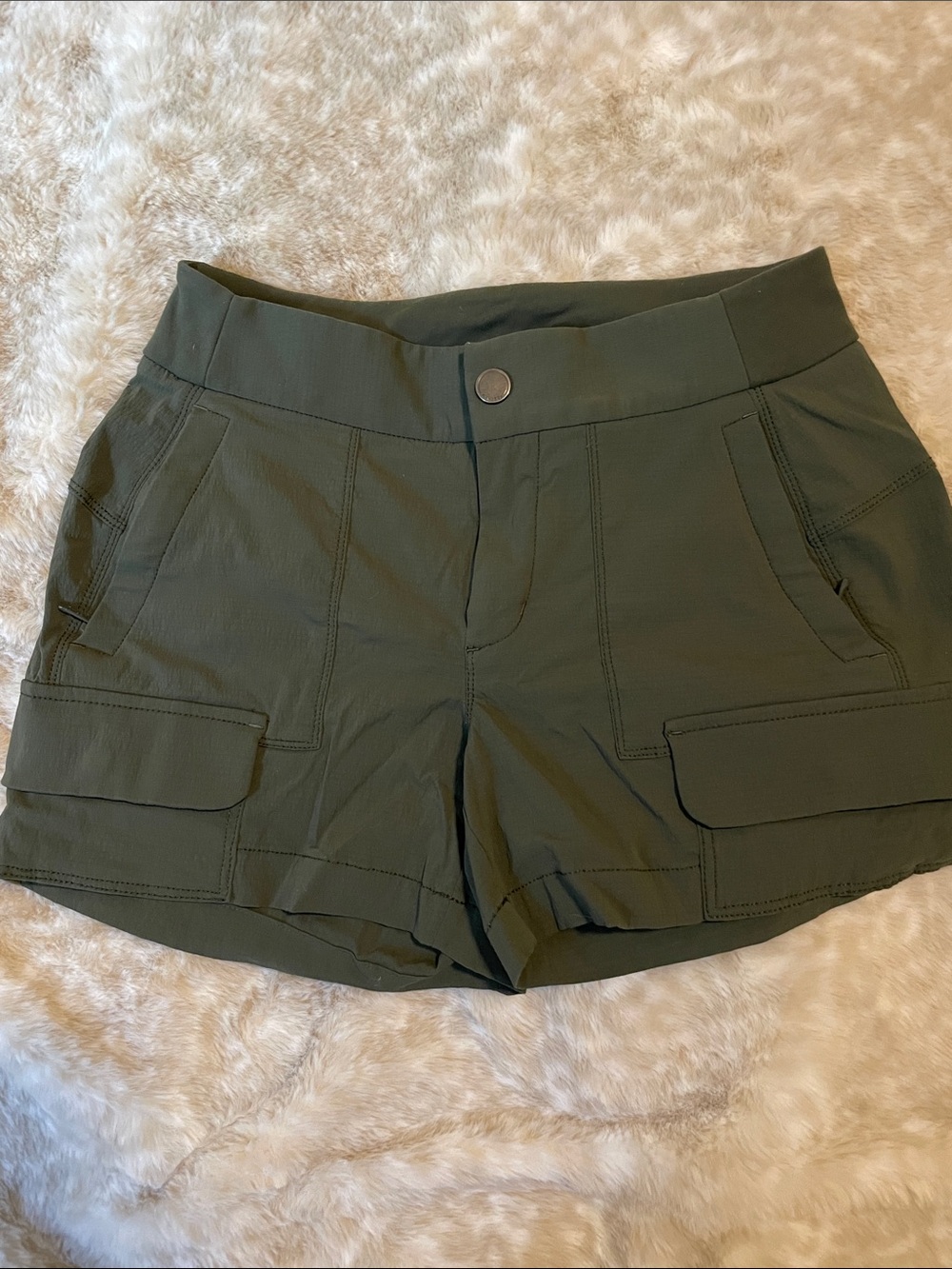 Athleta size 0 Women’s Green Cargo Shorts
